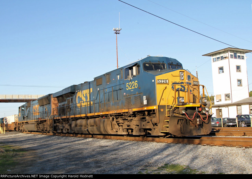 CSX 5226 leads train Q741 at the tower